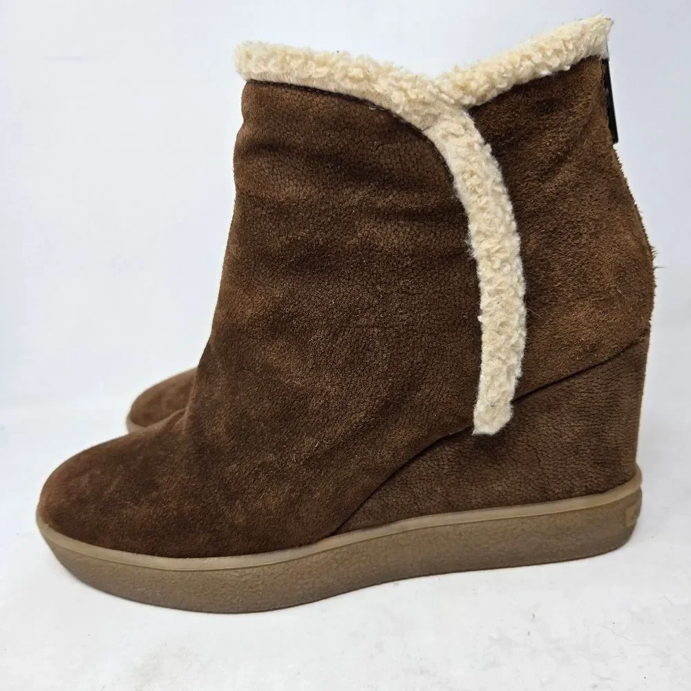 AQUATALIA Suede Charlie Wedge Booties Size‎ 8.5 Sherpa Lined Boots